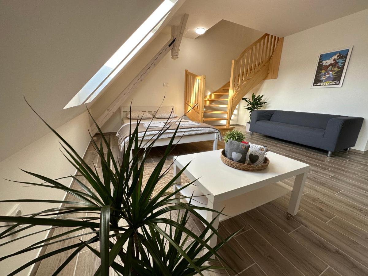 Dvůr Králové nad Labem Apartmany Monastery Suites Zirec מראה חיצוני תמונה