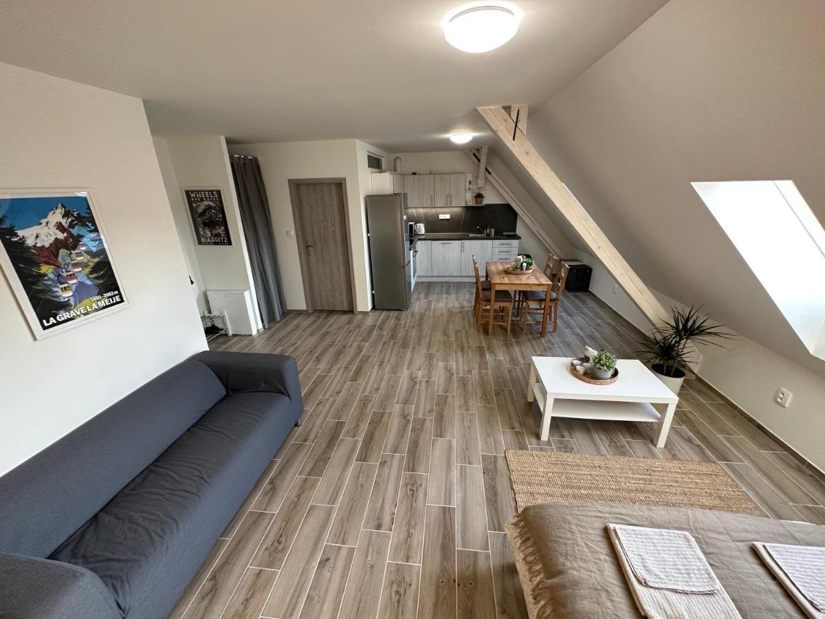 Dvůr Králové nad Labem Apartmany Monastery Suites Zirec מראה חיצוני תמונה