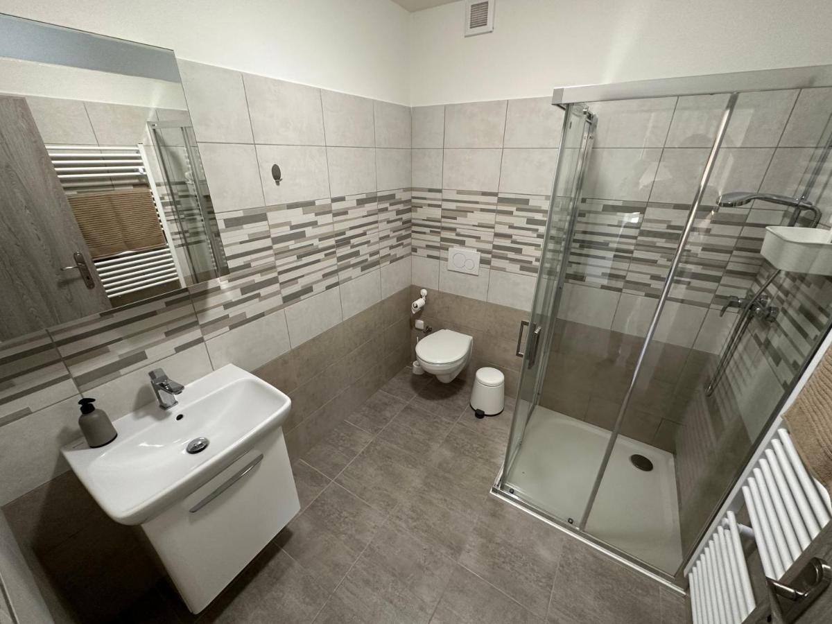 Dvůr Králové nad Labem Apartmany Monastery Suites Zirec מראה חיצוני תמונה