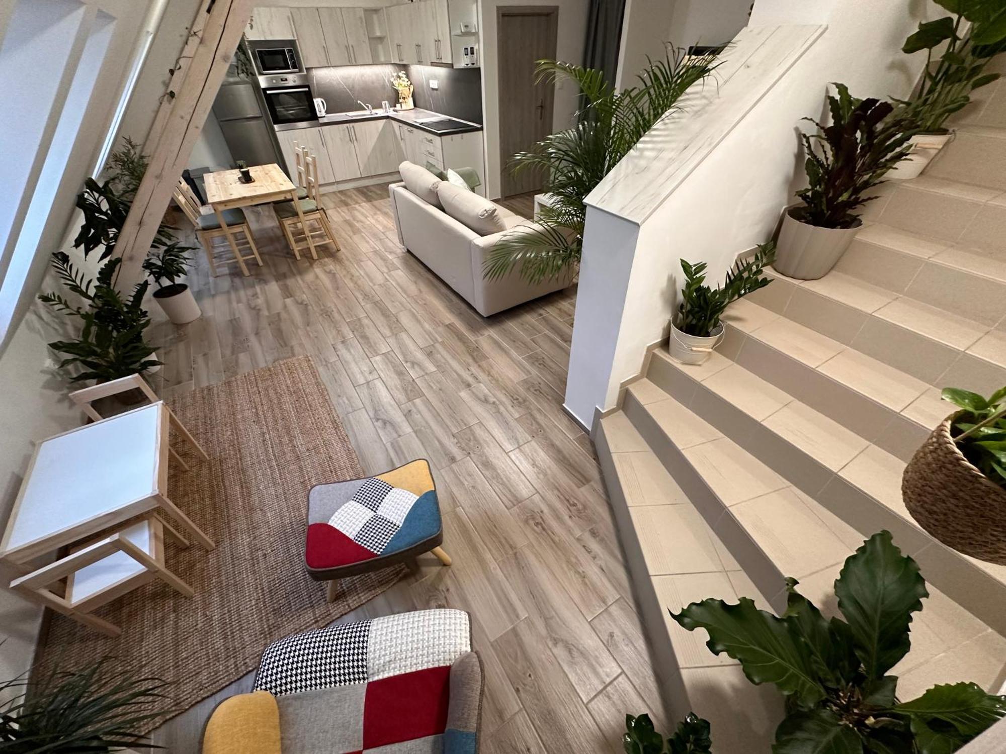 Dvůr Králové nad Labem Apartmany Monastery Suites Zirec מראה חיצוני תמונה