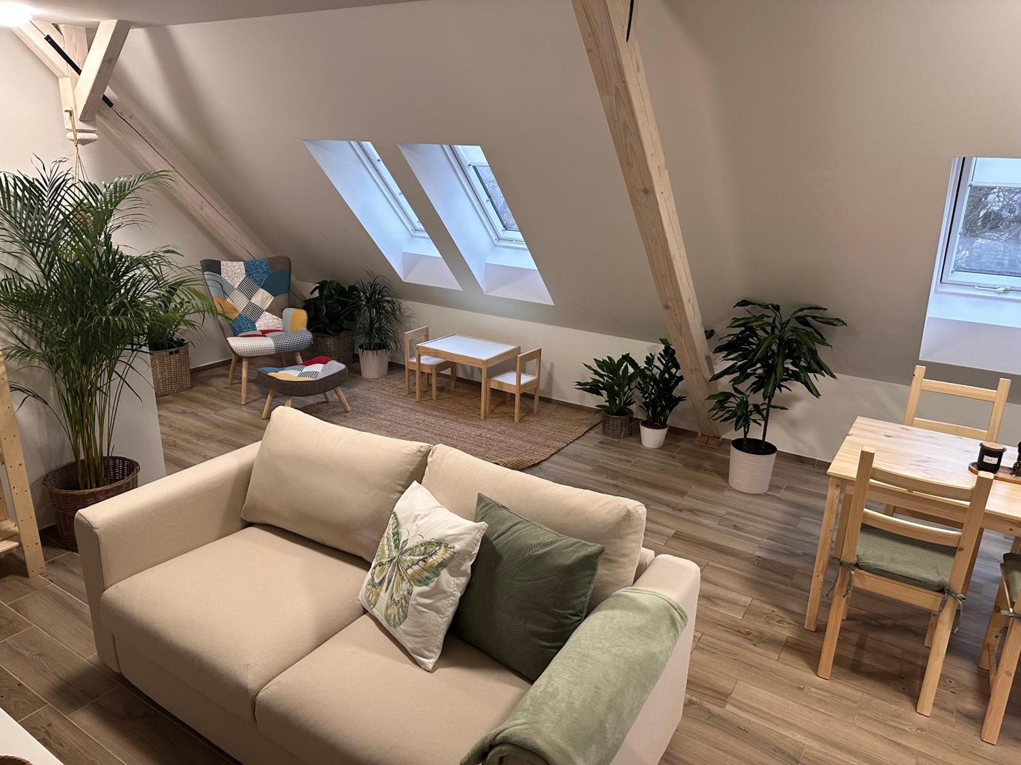 Dvůr Králové nad Labem Apartmany Monastery Suites Zirec מראה חיצוני תמונה