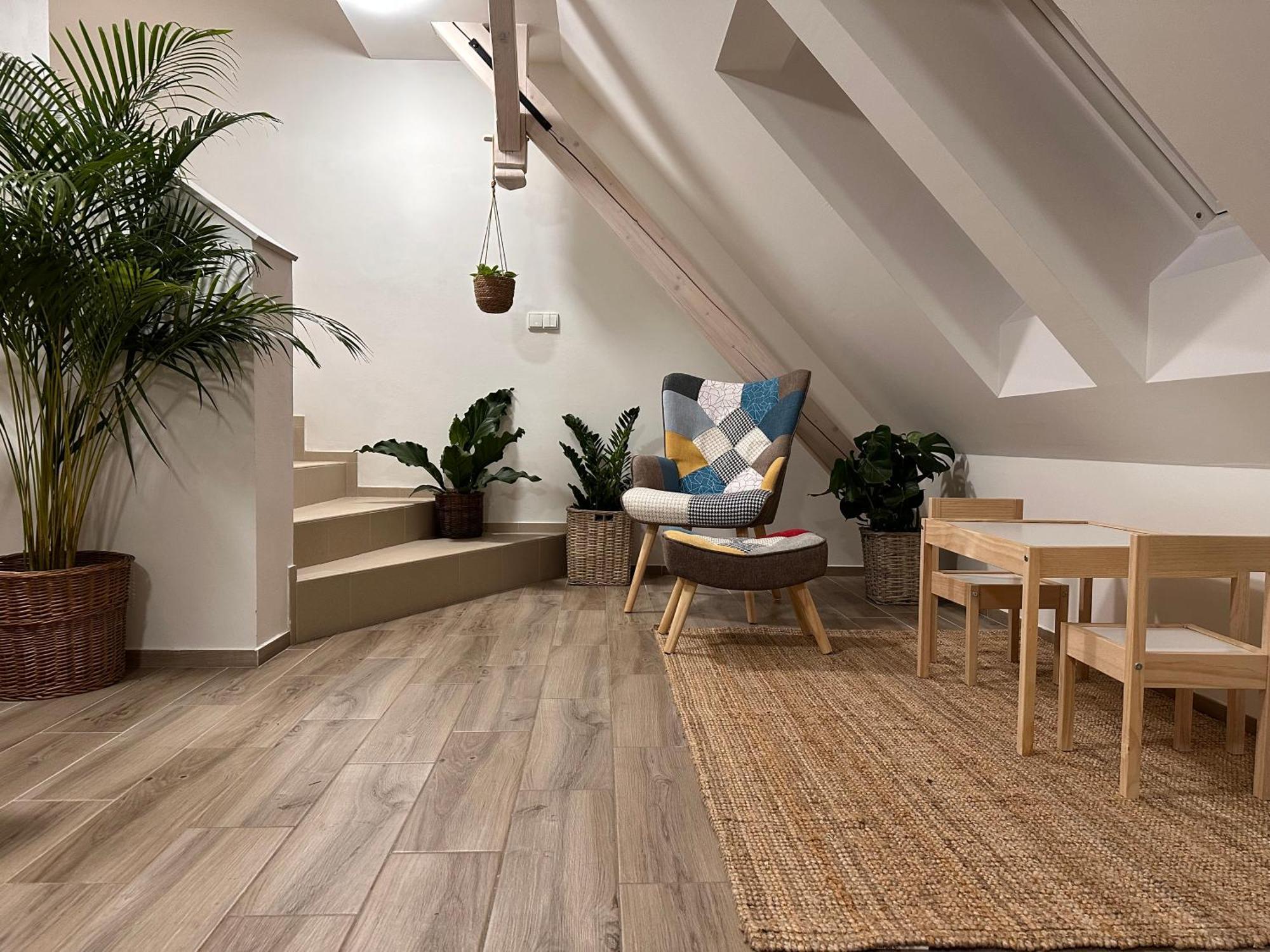 Dvůr Králové nad Labem Apartmany Monastery Suites Zirec מראה חיצוני תמונה