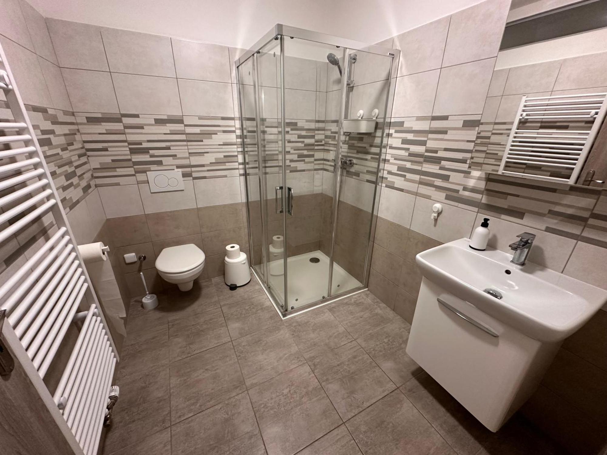 Dvůr Králové nad Labem Apartmany Monastery Suites Zirec מראה חיצוני תמונה